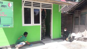 Satgas TMMD Bojonegoro Bantu Finishing Rumah Warga Dusun Kalongan